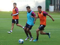 Uriel Antuna (der.) no ha tenido participación en los juegos de pretemporada del Guadalajara, debido a que su contrato con la MLS expiró el 31 de diciembre. EL INFORMADOR/E. Barrera