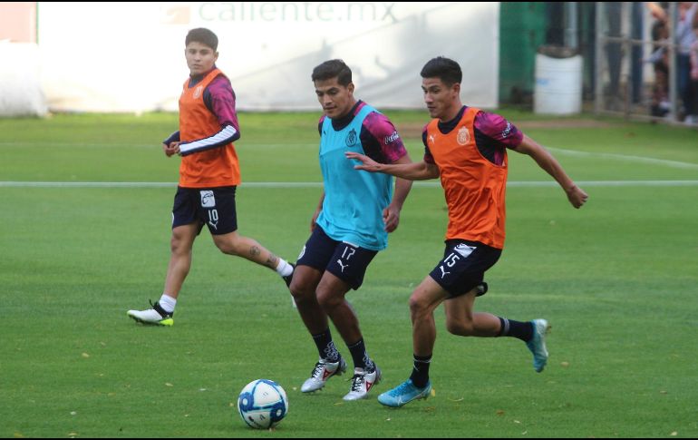 Uriel Antuna (der.) no ha tenido participación en los juegos de pretemporada del Guadalajara, debido a que su contrato con la MLS expiró el 31 de diciembre. EL INFORMADOR/E. Barrera
