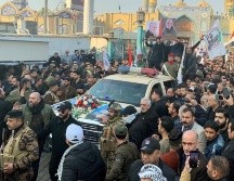 Miles salieron a las calles de Bagdad para el cortejo fúnebre de Qasem Soleimani. REUTERS