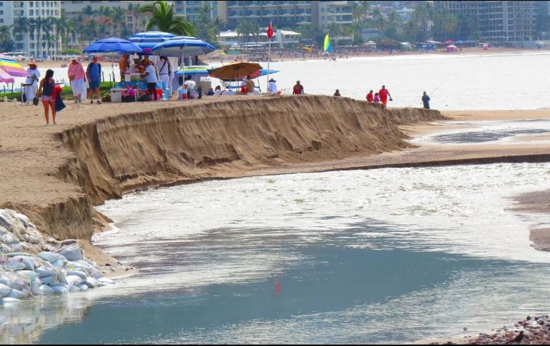 Fotografías del curioso fenómeno comenzaron a circular en redes sociales. ESPECIAL/Protección Civil Jalisco