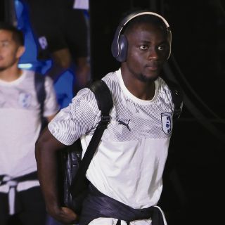 Peligra la llegada de Aké Loba al Cruz Azul