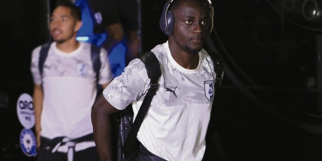 Peligra la llegada de Ak&eacute; Loba al Cruz Azul