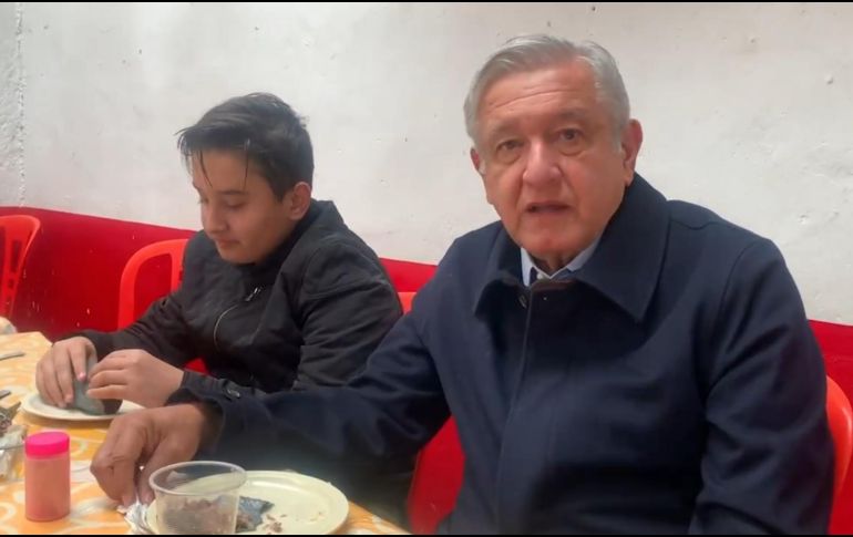 López Obrador explicó que lleva dos días visitando comunidades de la región de Hidalgo y esta mañana se dirige a Huayacocotla, Veracruz. TWITTER / @lopezobrador_