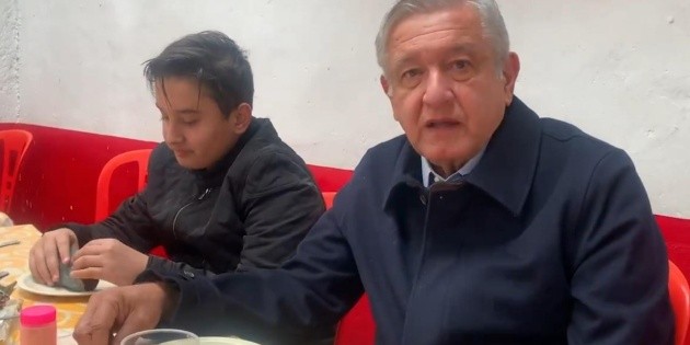 L&oacute;pez Obrador pasa por barbacoa a Tulancingo, Hidalgo