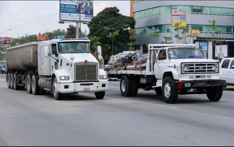 El Congreso del Estado aprobó un cobro de 6 mil pesos anuales para cada unidad del transporte de carga. EL INFORMADOR / ARCHIVO