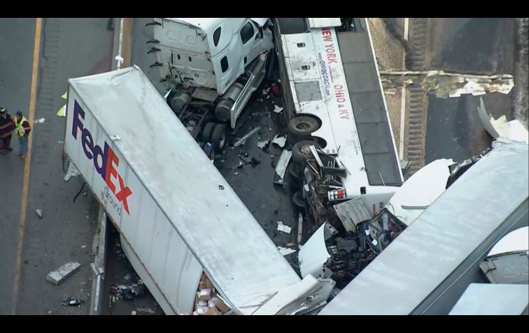 Los cinco vehículos colisionaron en una autopista cerca de Greensburg, en Pensilvania. AP/KDKA TV