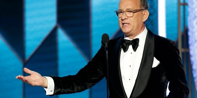 Tom Hanks recibe en los Globos de Oro un gran homenaje a su carrera