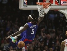 Vienen de atrás. Montrezl Harrell lideró a los Clippers para triunfar ante la quinteta neoyorquina. AP