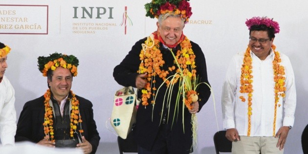 "Pensiones y becas ser&aacute;n derechos constitucionales"