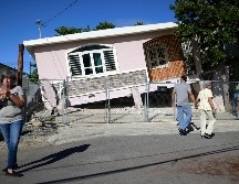 Una casa que colapsó de un lado en Guánica. AP/C. Giusti