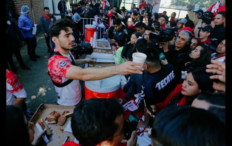 Los aficionados fueron seleccionados por medio de una dinámica por internet y de algunas fundaciones de Jorge Vergara. EL INFORMADOR / G. Gallo