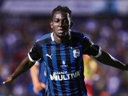 Lo quieren vestir de azul. Aké Loba, quien jugó para Querétaro el torneo pasado, es la apuesta del Cruz Azul para reforzar el ataque. IMAGO7