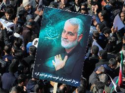Millones de iraníes participan este martes en las procesiones fúnebres que se llevan a cabo en Kerman, la ciudad natal del general Qassem Soleimani, considerado como uno de los hombres más poderosos del régimen iraní. AFP / A. Kenare