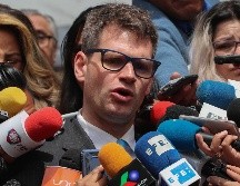 El jefe adjunto de la delegación de la Unión Europea (UE) en La Paz, Jörg Schreiber, habla con la prensa este martes, en La Paz. EFE/M. Alipaz