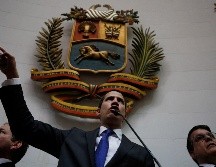 Guaidó consiguió finalmente este martes entrar al recinto y juramentarse, luego de que la Guardia Nacional Bolivariana le impidiera ingresar. AP / A. Hernández