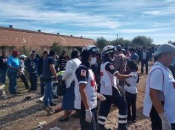 Cuerpos de seguridad, así como personal médico, arribó al área para atender a los afectados. TWITTER/@uepcsonora