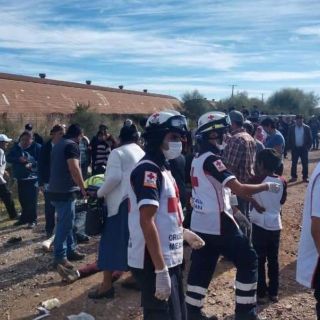 Tren embiste a camión de jornaleros en Sonora; mueren cinco