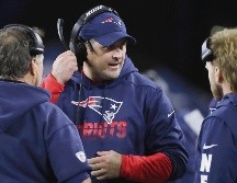 Joe Judge (centro) empezó en 2005 su carrera como entrenador de futbol americano como asistente en la Universidad Estatal de Mississippi, de donde es egresado. AP/E. Amendola