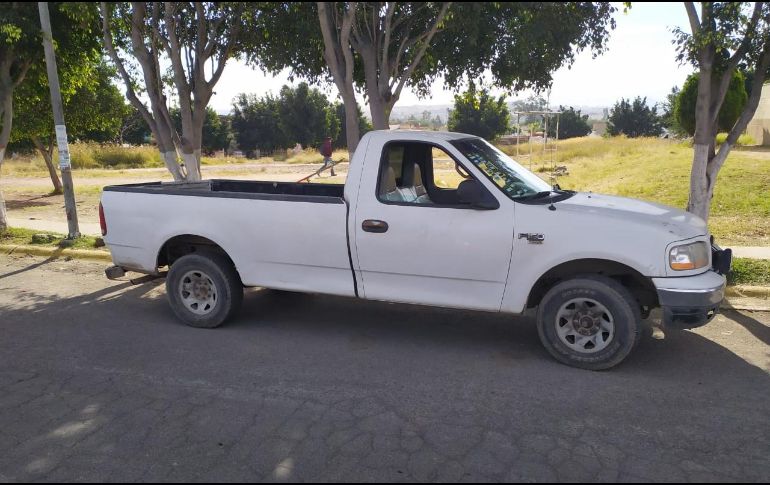 Como el conductor no presentó algún documento para acreditar la legal propiedad del vehículo, el Ministerio Público ordenó a los oficiales su traslado a las instalaciones en Tlajomulco. ESPECIAL