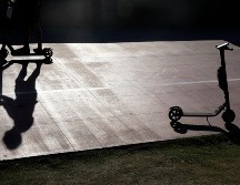 Algunos reportes de medios han vinculado a los patinetes eléctricos con más de una decena de muertes en los últimos años en Estados Unidos. AP / G. Bull