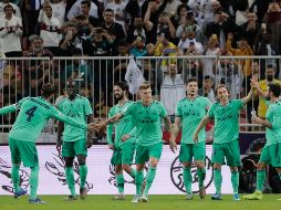 Luka Modric (2d) celebra con sus compañeros luego de anotar al minuto 65 del partido. AP/A. Nabil