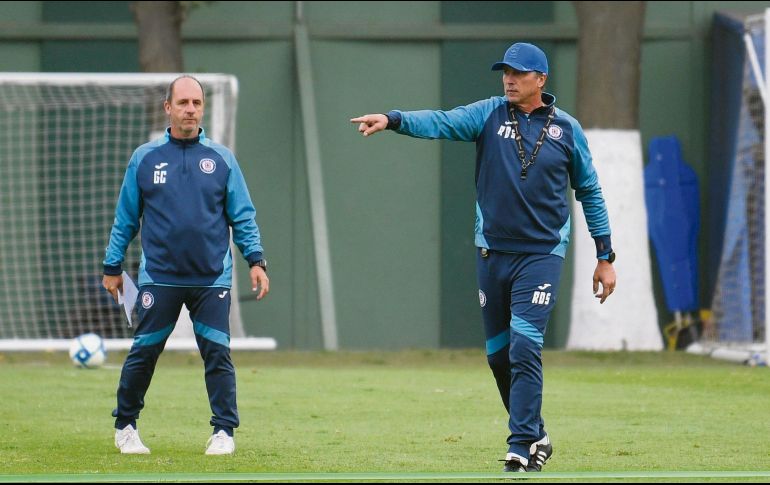 Se pone sus moños. El DT charrúa necesita un goleador tras la lesión de Milton Caraglio. IMAGO7