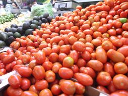 Entre los bienes y servicios que más incidieron en la inflación durante el último mes del año se encuentran: jitomate con un alza mensual de 11.27 por ciento. EL INFORMADOR/ ARCHIVO