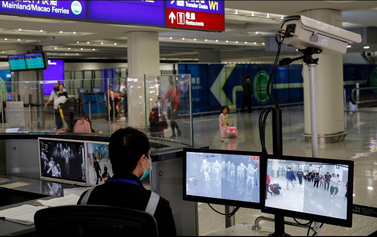 Autoridades de Hong Kong  han reforazado el control de pasajeros que llegan de China continental para detectar si tienen síntomas de la enfermedad. AP/ARCHIVO