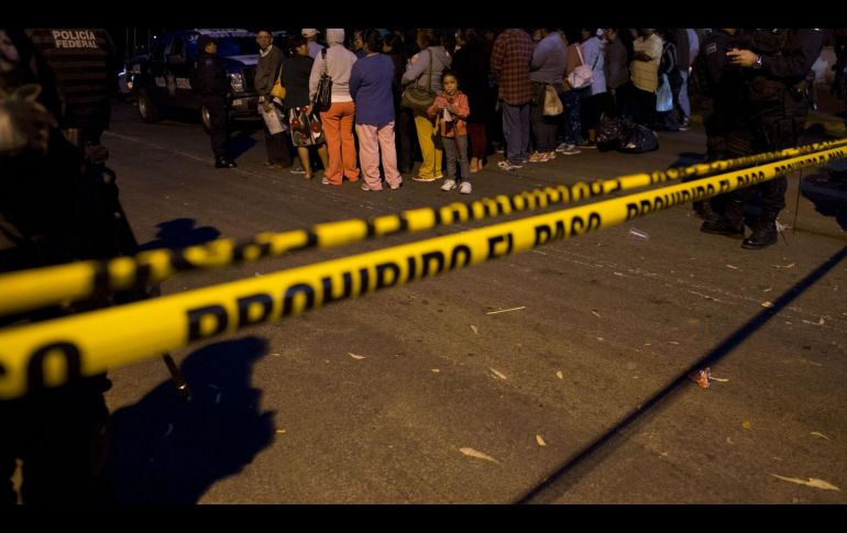 En el mismo lugar de los hechos había un adolescente con vida de 15 años con heridas en el abdomen. AP / ARCHIVO