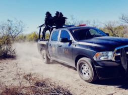 En el lugar se aseguraron armas largas y cartuchos, así como pertrechos con las siglas 