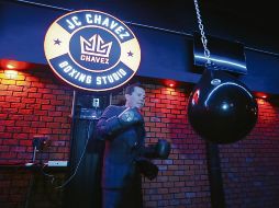 Se pone los guantes. El ex campeón mostró sus cualidades. ESPECIAL