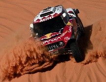 Al volante de su Mini, el francés entró en meta delante de su compañero Carlos Sainz y del campeón de la última edición Nasser Al-Attiyah (Toyota). AFP / F. Fife