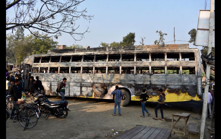 El accidente se produjo cerca de la población de Kannauj, unos 200 kilómetros al suroeste de Lucknow, la capital del estado de Uttar Pradesh. AP/ ESPECIAL