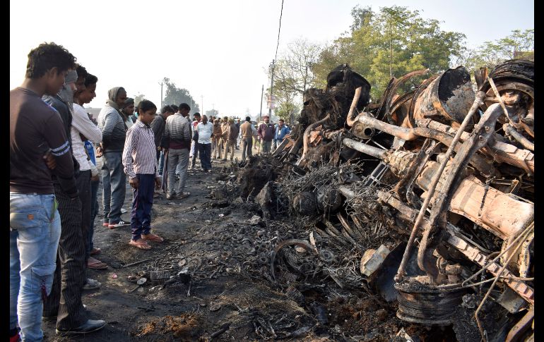 El accidente se produjo cerca de la población de Kannauj, unos 200 kilómetros al suroeste de Lucknow, la capital del estado de Uttar Pradesh. AP/ ESPECIAL