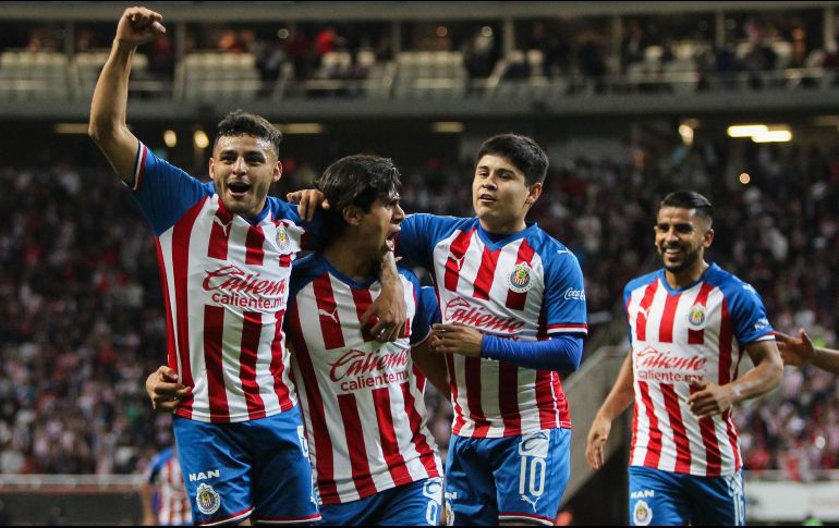 En dos minutos, Chivas logró imponerse y entusiasmar aún más a la afición en el arranque del torneo. IMAGO7