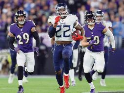 IMPARABLE. Derrick Henry (#22) terminó la noche con 195 yardas y fue un dolor de cabeza para los Ravens, que fueron eliminados a las primeras de cambio. AFP/R. Carr