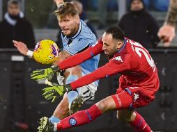 Falla. El arquero del Napoli tuvo una equivocación que derivó en el gol de los locales. AFP