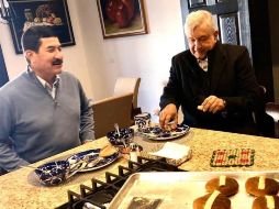 El mandatario estatal, invitó al Presidente a desayunar del pan que él mismo hizo. TWITTER/@Javier_Corral