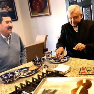López Obrador y Javier Corral presumen amistad