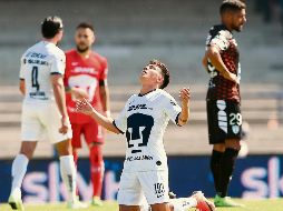 AGRADECIDO. El juvenil Marco García eleva una plegaria tras hacer gol a un minuto de haber debutado en la máxima División. IMAGO7