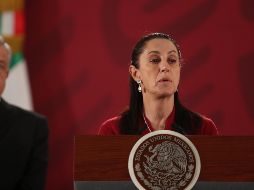 Claudia Sheinbaum destacó que la convocatoria es para egresados de preparatoria de todo el país que busquen regresar a sus comunidades como médicos y enfermeras. EFE/M. Guzmán