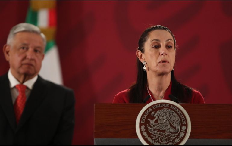 Claudia Sheinbaum destacó que la convocatoria es para egresados de preparatoria de todo el país que busquen regresar a sus comunidades como médicos y enfermeras. EFE/M. Guzmán