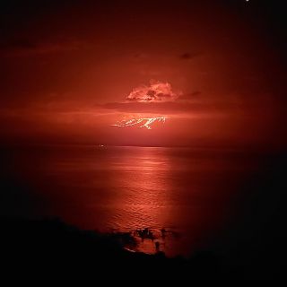 Volcán de Islas Galápagos registra erupción