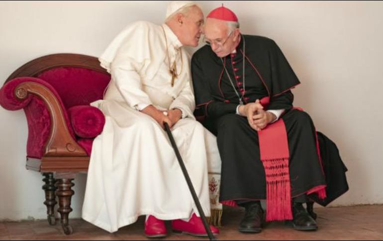 Anthony Hopkins interpreta al papa Benedicto XVI y Jonathan Pryce a Jorge Bergoglio. Peter Mountain