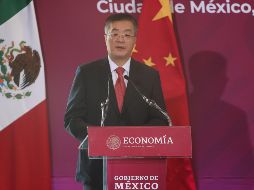 El embajador de China en México, Zhu Qingqiao, participa este lunes en una rueda de prensa en la Ciudad de México. EFE/M. Guzmán