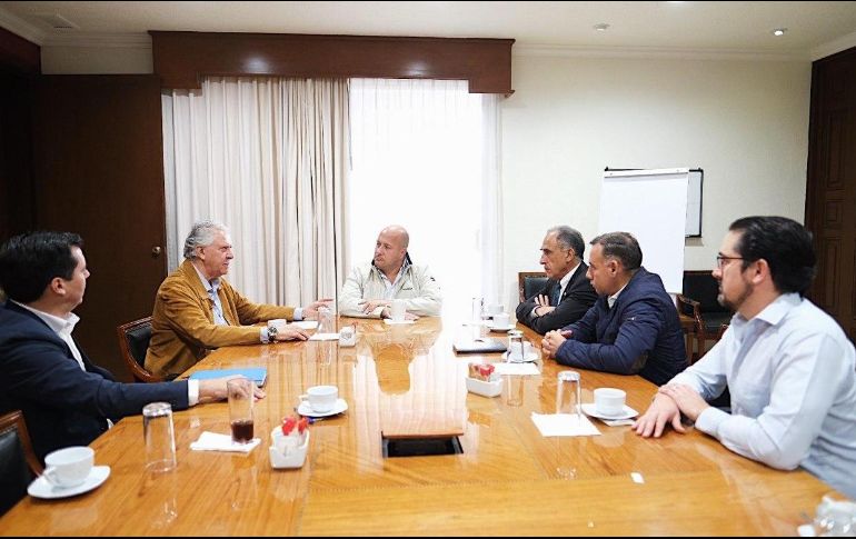Enrique Alfaro se reunió con el presidente nacional de la Conatram, Elías Dip Ramé, y su delegado en Jalisco, Manuel Sánchez Benavides. TWITTER@EnriqueAlfaroR