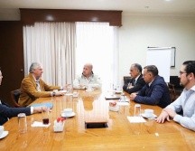 Enrique Alfaro se reunió con el presidente nacional de la Conatram, Elías Dip Ramé, y su delegado en Jalisco, Manuel Sánchez Benavides. TWITTER@EnriqueAlfaroR
