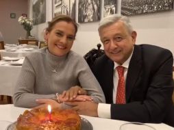El Presidente no reveló cuántos años cumple su esposa. FACEBOOK@lopezobrador.org.mx