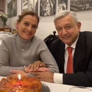 López Obrador festeja cumpleaños de Beatriz Gutiérrez