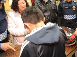 No todos los padres revisan las mochilas de sus hijos. EFE/Archivo